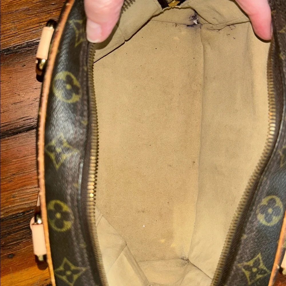 Louis Vuitton Monogram Manhattan PM